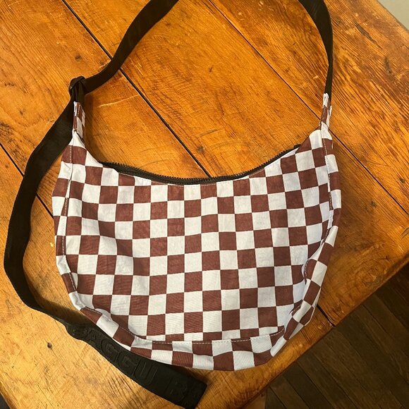 BAGGU Handbags - NWT Baggu Medium Nylon Crescent Bag